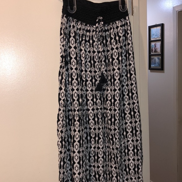 5/$25🖤Maxi skirt - Picture 1 of 4